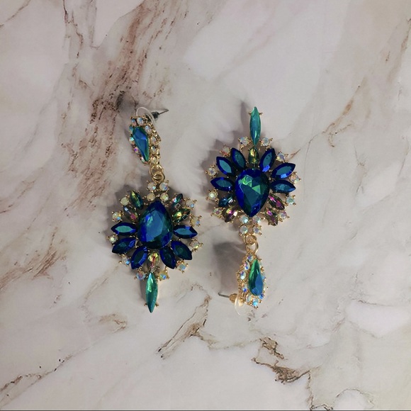 NEW Chandelier earrings with blue rhinestones - Picture 1 of 5